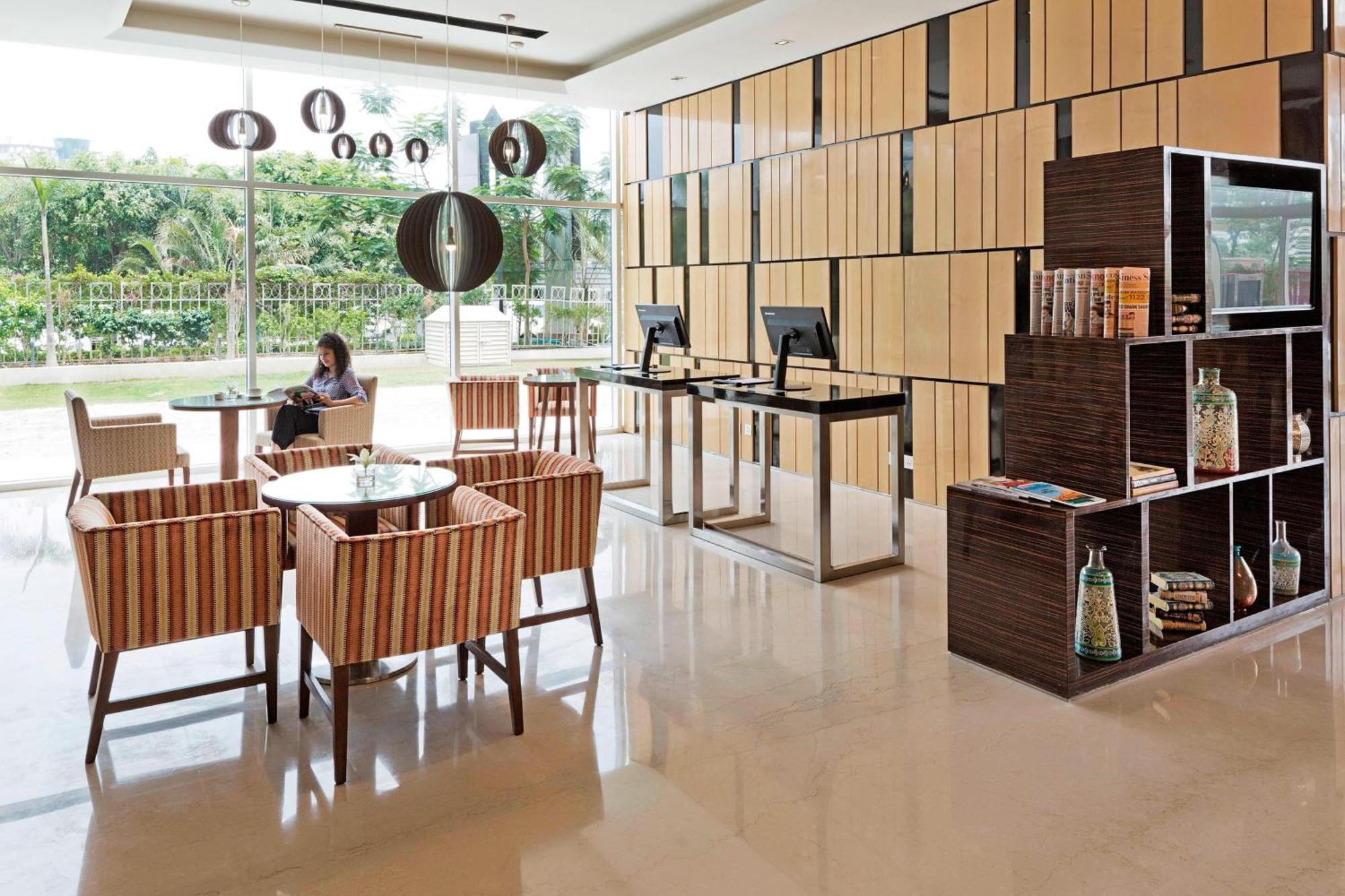 Fairfield By Marriott Lucknow Hotel Bagian luar foto