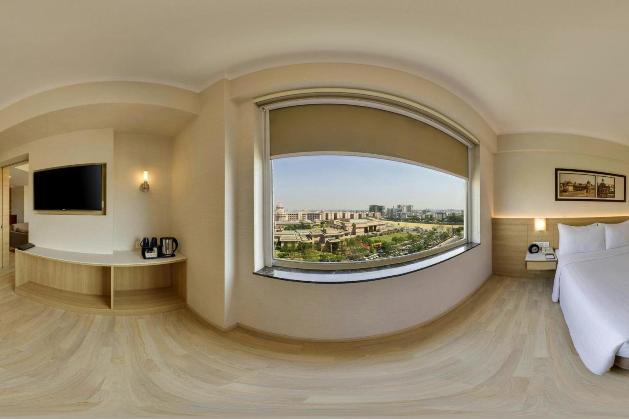 Fairfield By Marriott Lucknow Hotel Bagian luar foto